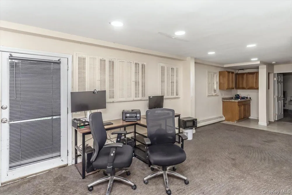 1 Greentree Circle Westbury, NY 11590