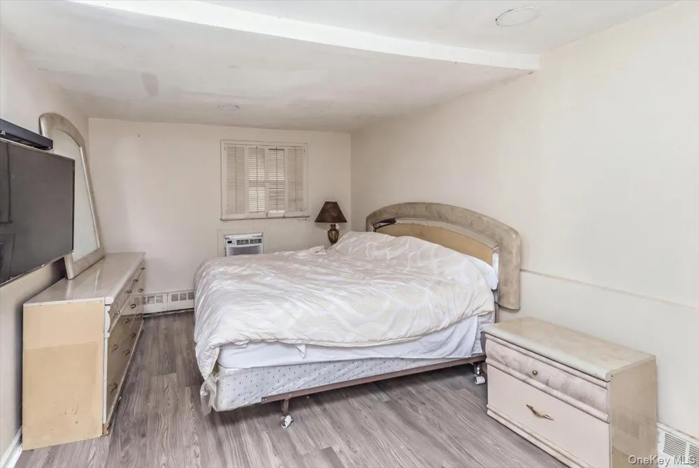 1 Greentree Circle Westbury, NY 11590