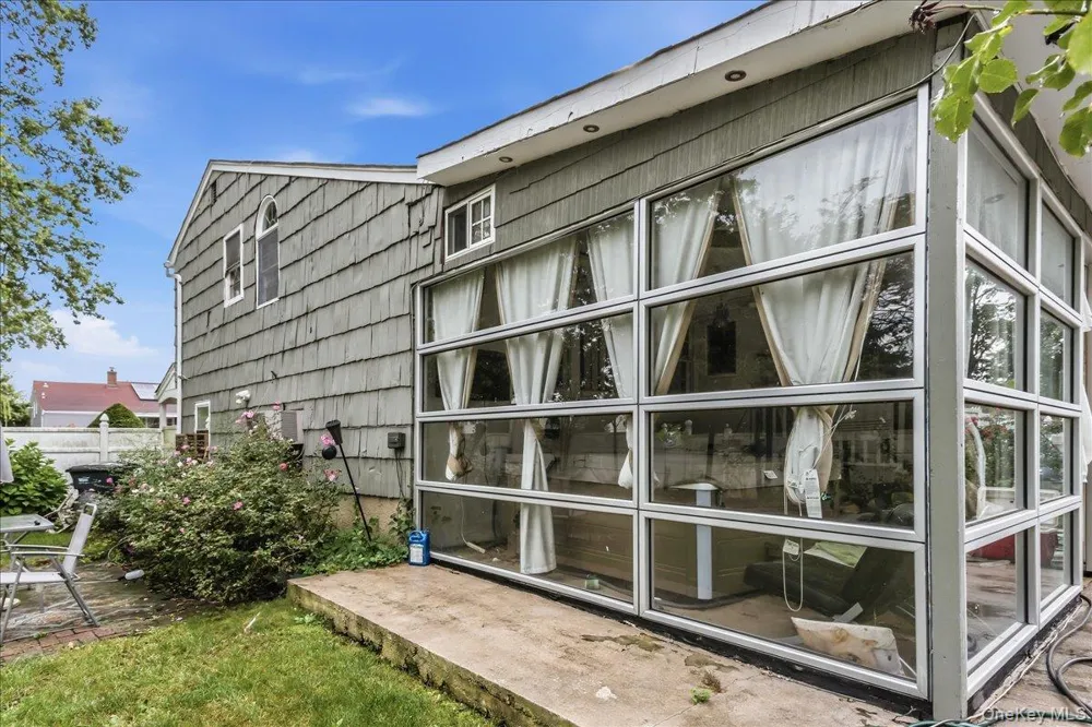 1 Greentree Circle Westbury, NY 11590