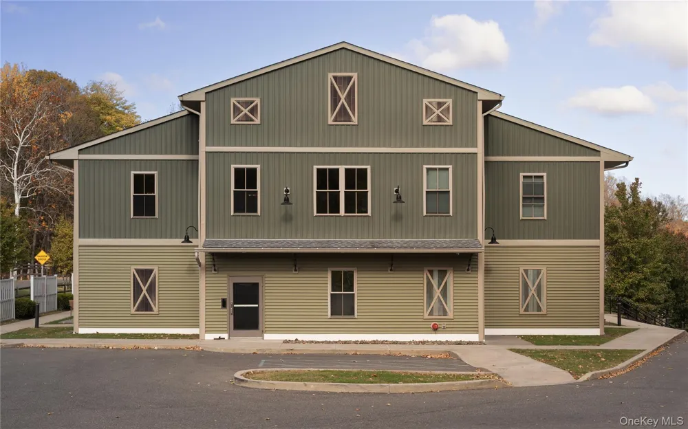 128 Vineyard Avenue #208 Highland, NY 12528