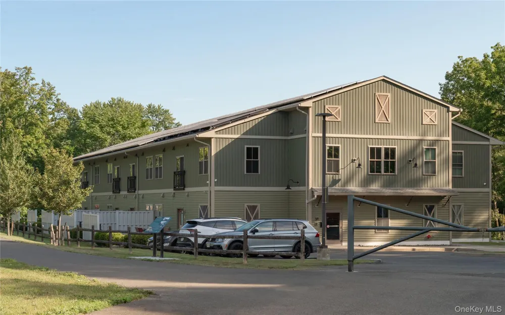 128 Vineyard Avenue #208 Highland, NY 12528