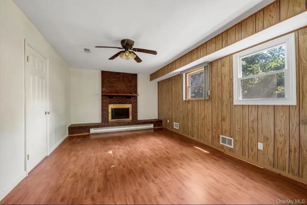 136 Broadway Greenlawn, NY 11740