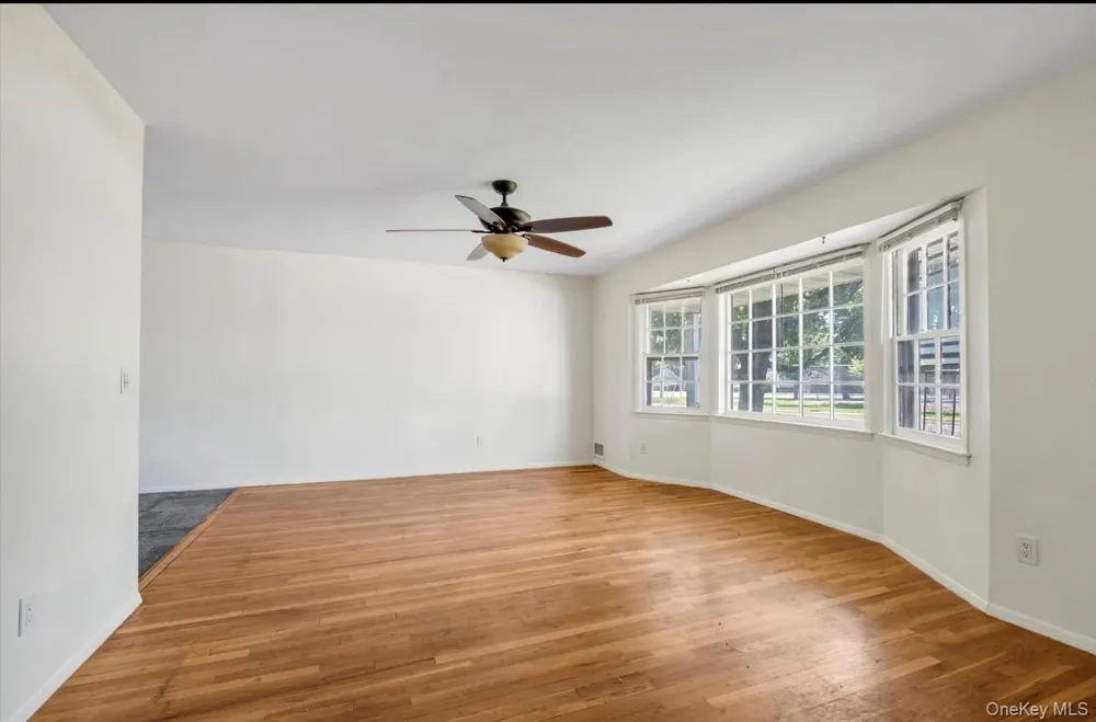 136 Broadway Greenlawn, NY 11740