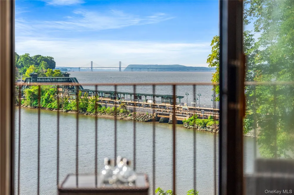 215 Kemeys Cove #215 Briarcliff Manor, NY 10510