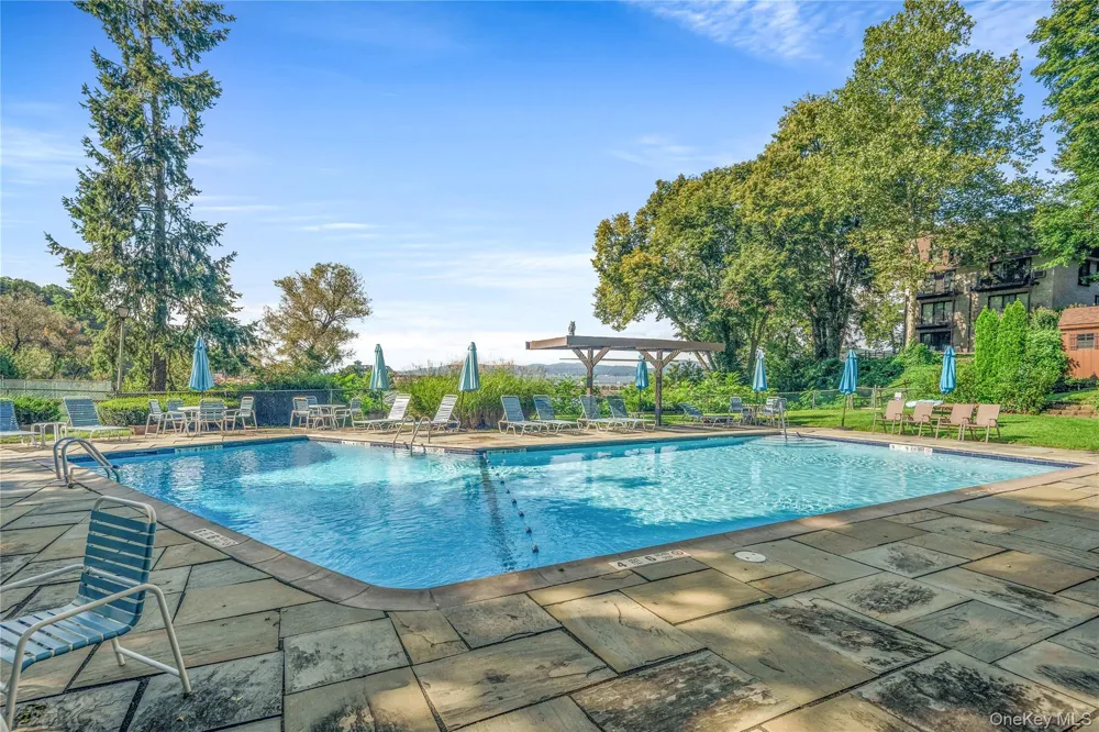 215 Kemeys Cove #215 Briarcliff Manor, NY 10510