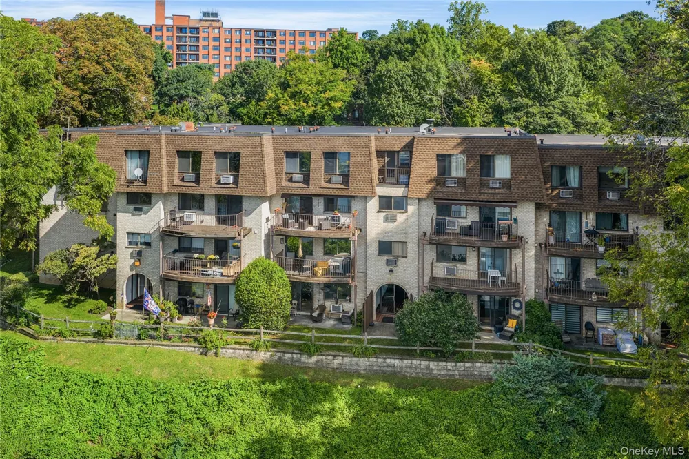 215 Kemeys Cove #215 Briarcliff Manor, NY 10510