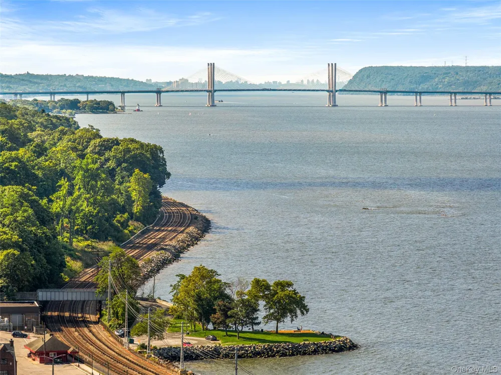 215 Kemeys Cove #215 Briarcliff Manor, NY 10510