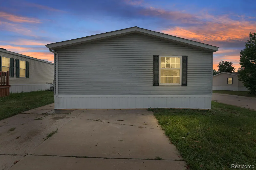 15828 Croatia Drive Clinton Charter Township, MI 48038