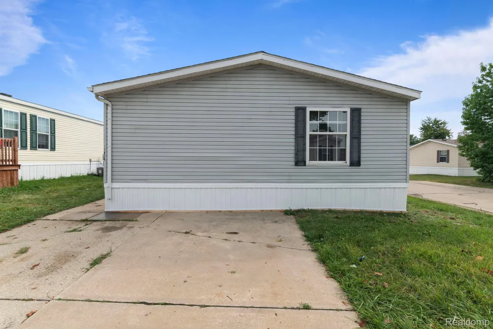 15828 Croatia Drive Clinton Charter Township, MI 48038
