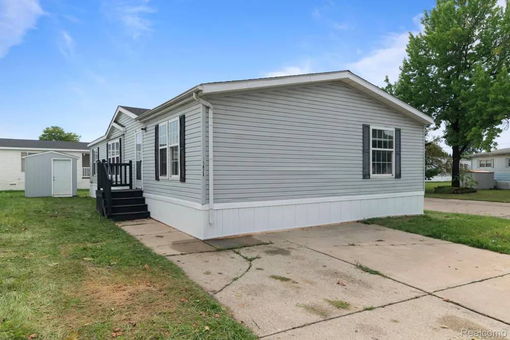 15828 Croatia Drive Clinton Charter Township, MI 48038