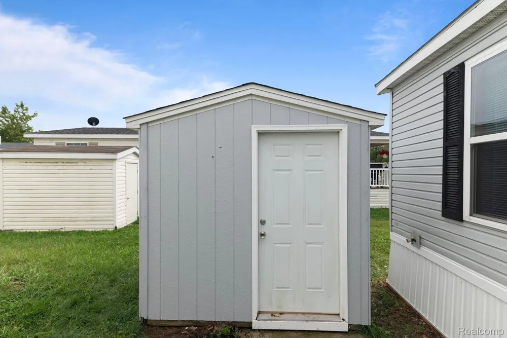 15828 Croatia Drive Clinton Charter Township, MI 48038