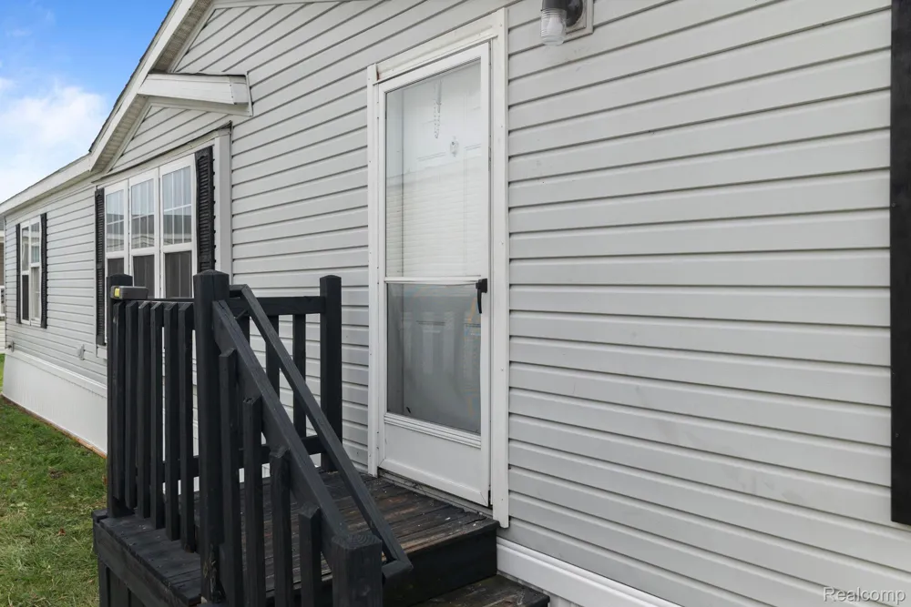 15828 Croatia Drive Clinton Charter Township, MI 48038