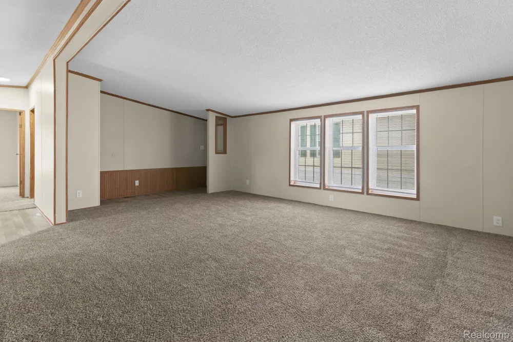 15828 Croatia Drive Clinton Charter Township, MI 48038