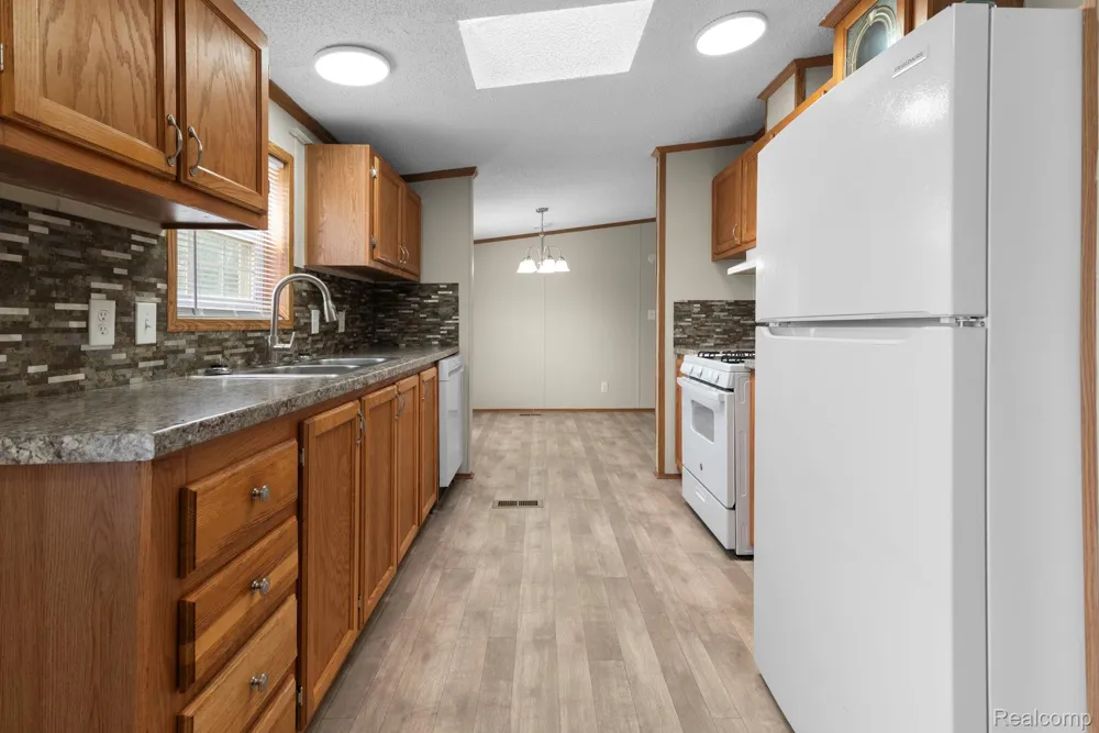 15828 Croatia Drive Clinton Charter Township, MI 48038