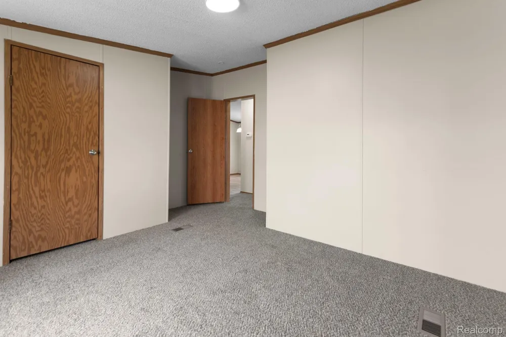 15828 Croatia Drive Clinton Charter Township, MI 48038
