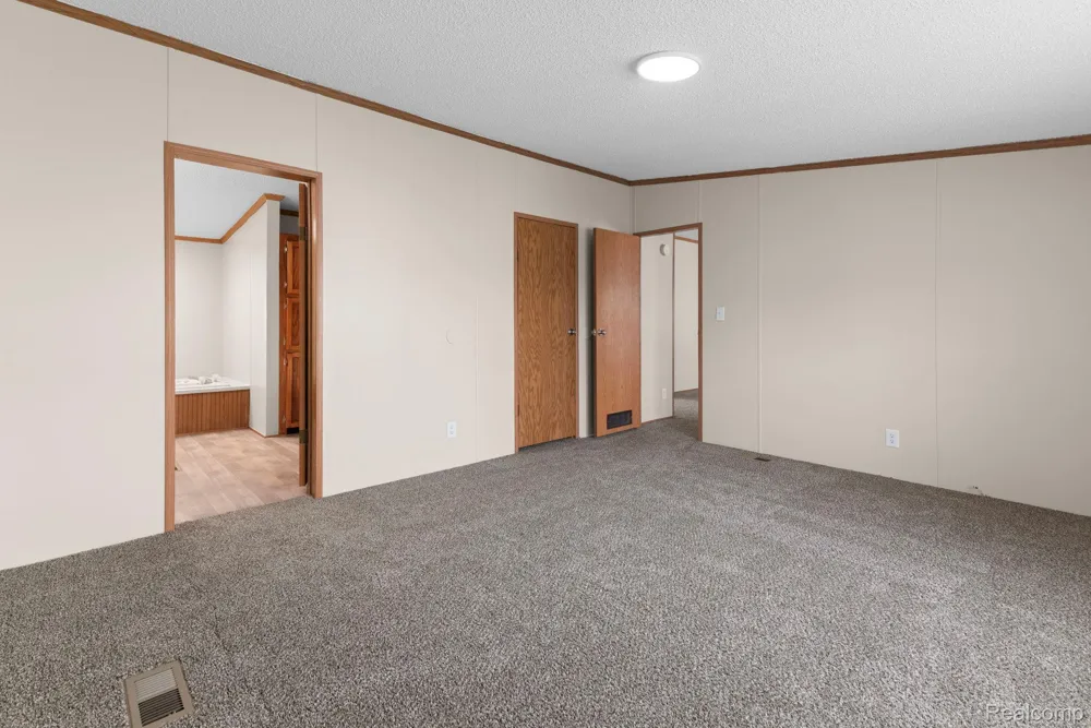 15828 Croatia Drive Clinton Charter Township, MI 48038