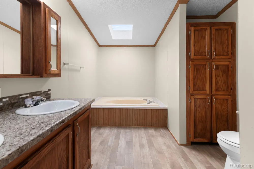 15828 Croatia Drive Clinton Charter Township, MI 48038