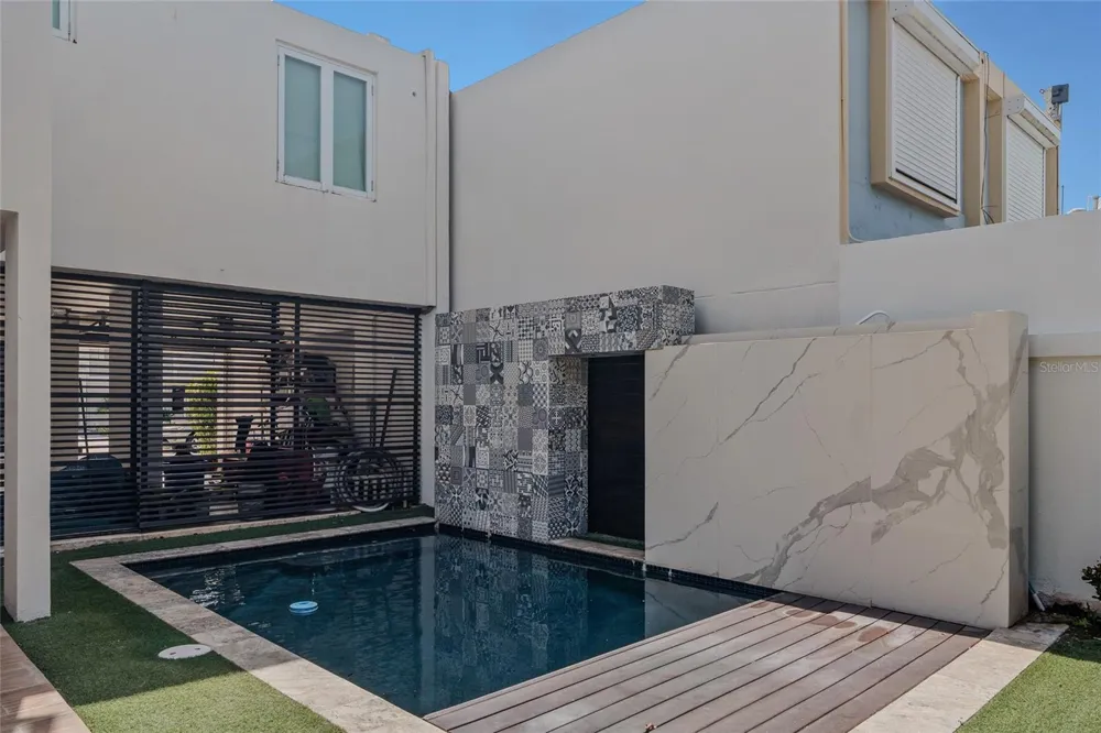 1 Street PRADO ALTO #J-7 Guaynabo, PR 00966