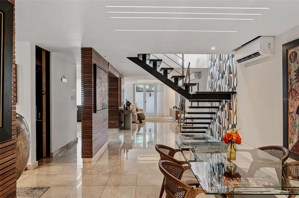 1 Street PRADO ALTO #J-7 Guaynabo, PR 00966
