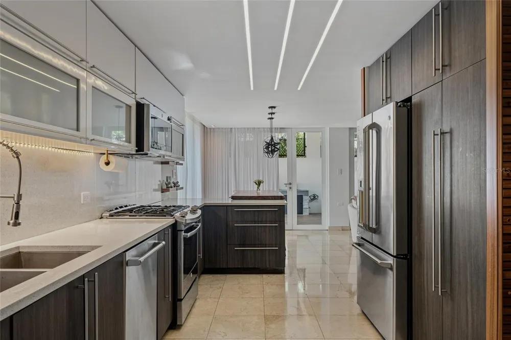 1 Street PRADO ALTO #J-7 Guaynabo, PR 00966