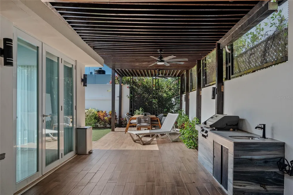 1 Street PRADO ALTO #J-7 Guaynabo, PR 00966