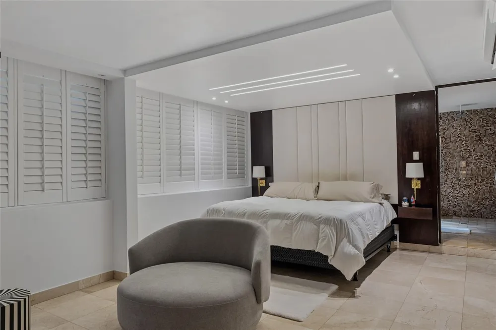 1 Street PRADO ALTO #J-7 Guaynabo, PR 00966