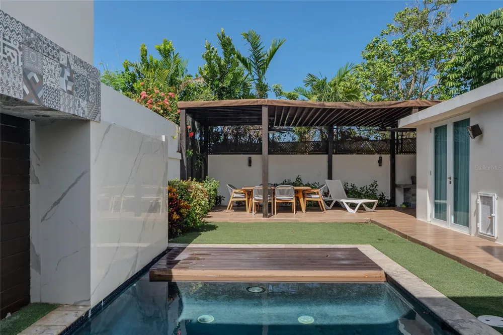1 Street PRADO ALTO #J-7 Guaynabo, PR 00966