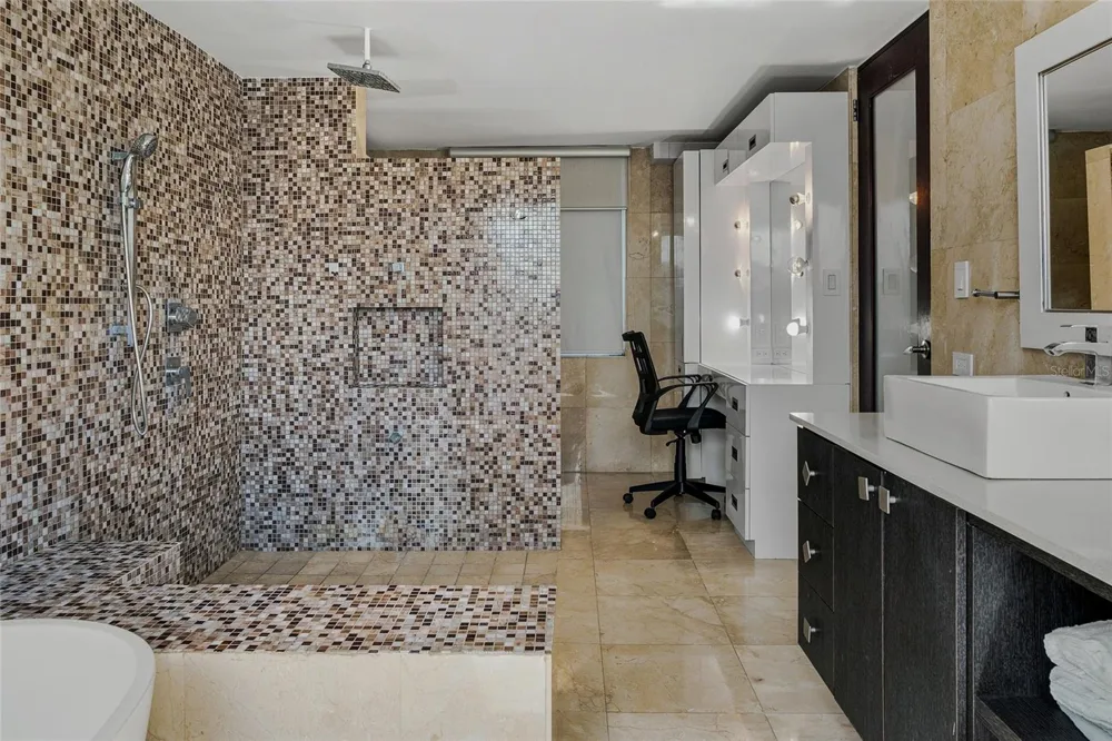 1 Street PRADO ALTO #J-7 Guaynabo, PR 00966