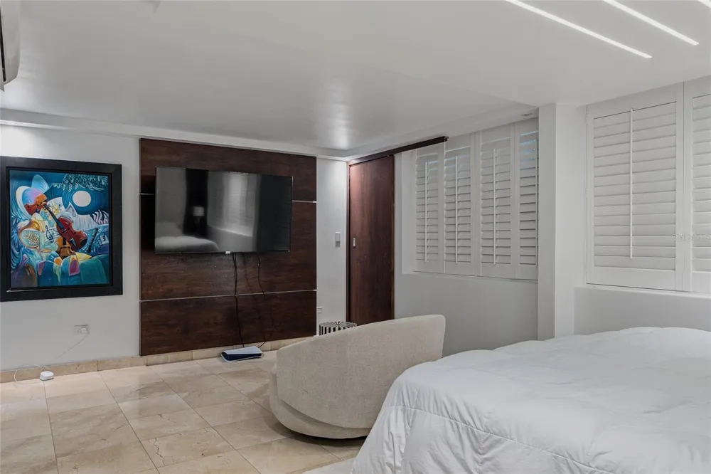 1 Street PRADO ALTO #J-7 Guaynabo, PR 00966