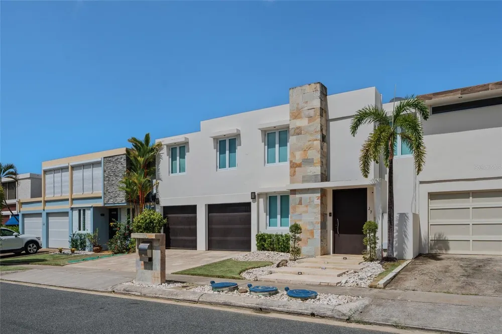 1 Street PRADO ALTO #J-7 Guaynabo, PR 00966