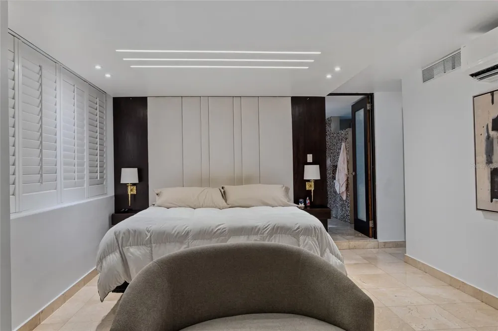 1 Street PRADO ALTO #J-7 Guaynabo, PR 00966