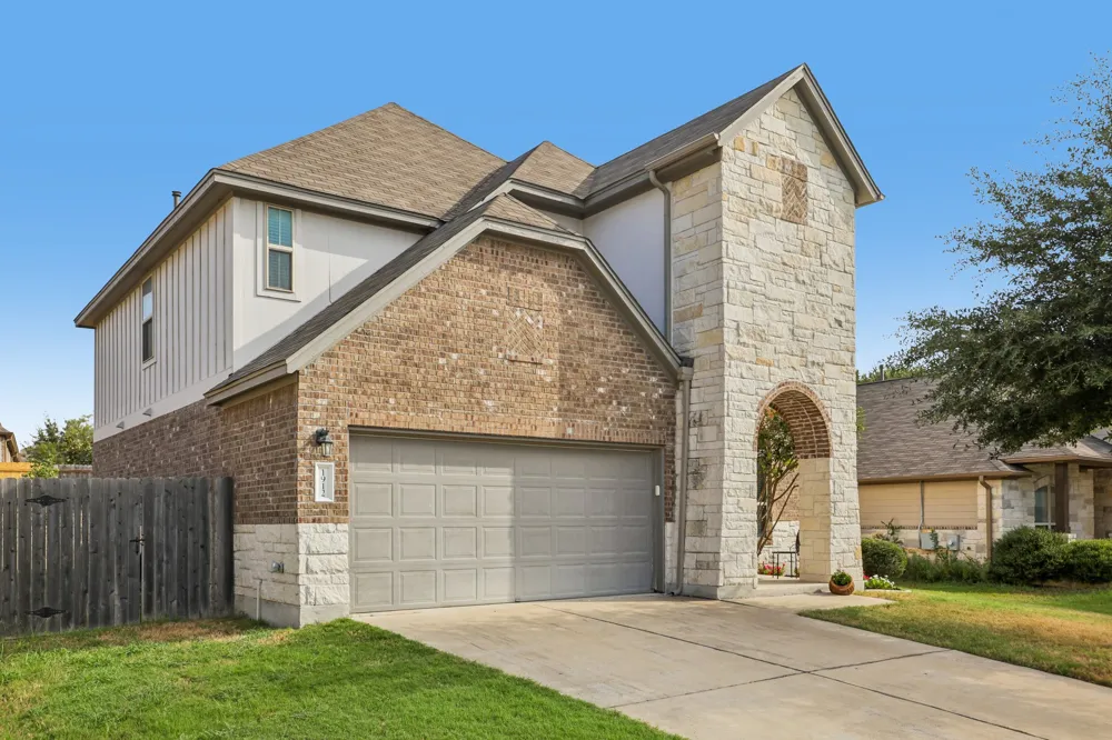 1912 Bobbywoods Lane Manchaca, TX 78652