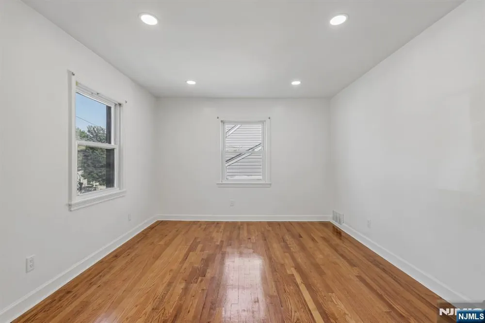 75 Emerson Street Clifton, NJ 07013
