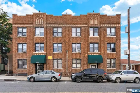 9017 Bergenwood Avenue 2