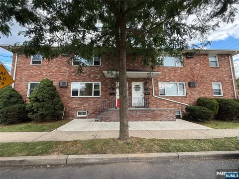 405 8th Street 2L