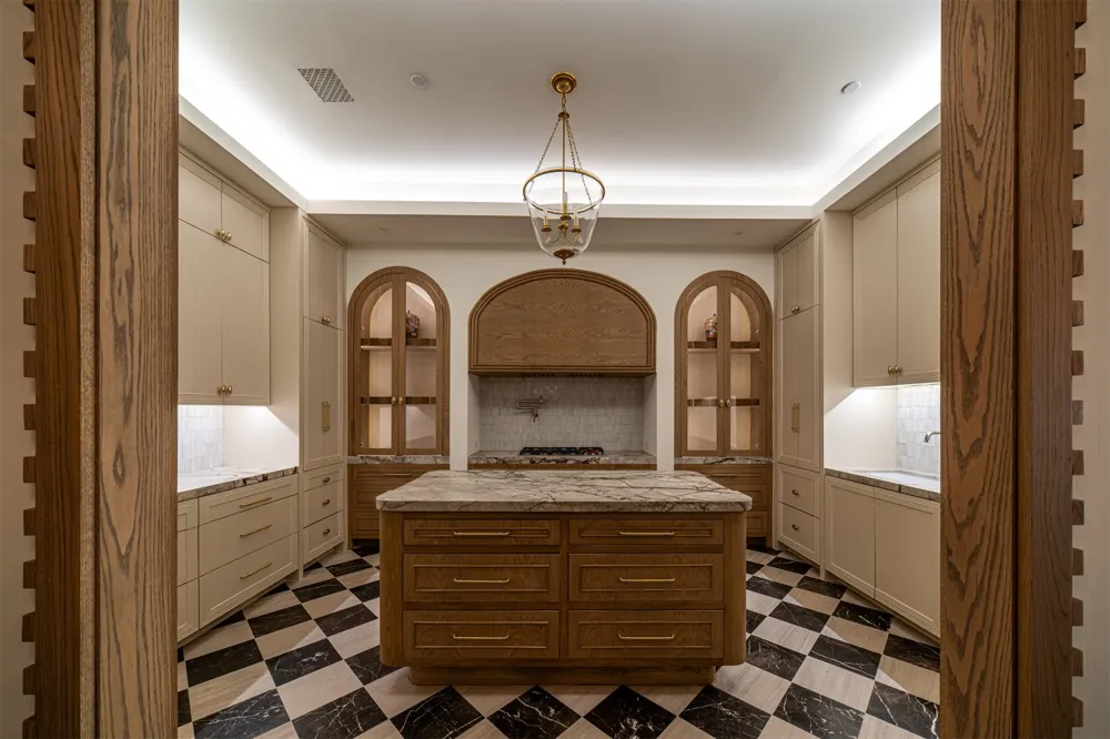 6815 Royal Crest Drive Dallas, TX 75230