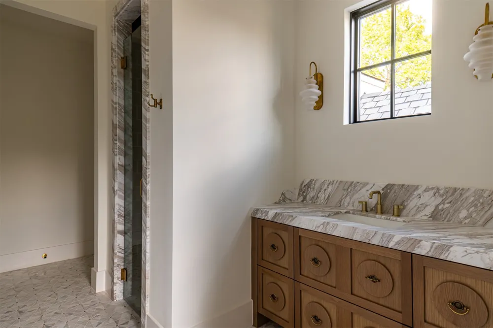 6815 Royal Crest Drive Dallas, TX 75230