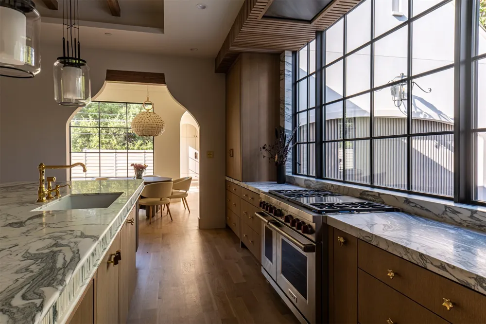 6815 Royal Crest Drive Dallas, TX 75230