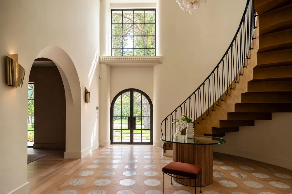 6815 Royal Crest Drive Dallas, TX 75230