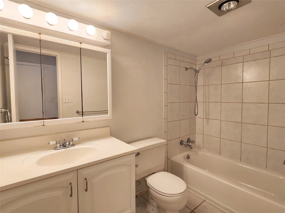 5400 Ragan Drive The Colony, TX 75056
