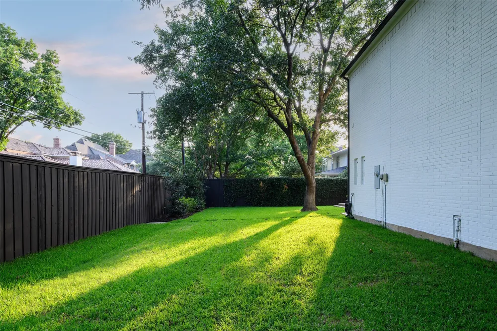 6522 Meadow Dallas, TX 75230