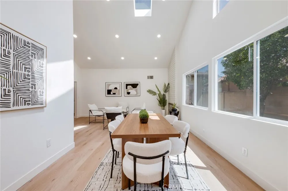 9257 La Shell Drive Tujunga, CA 91042