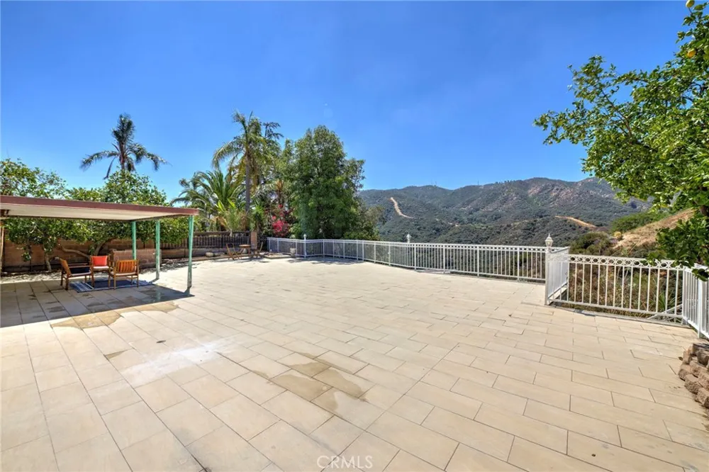9257 La Shell Drive Tujunga, CA 91042