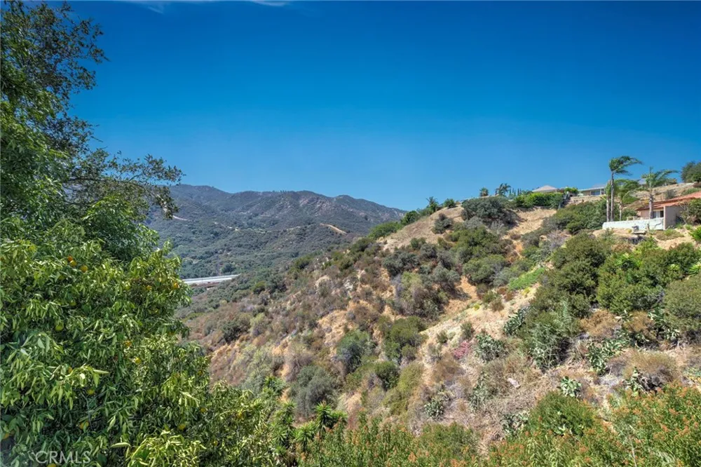9257 La Shell Drive Tujunga, CA 91042