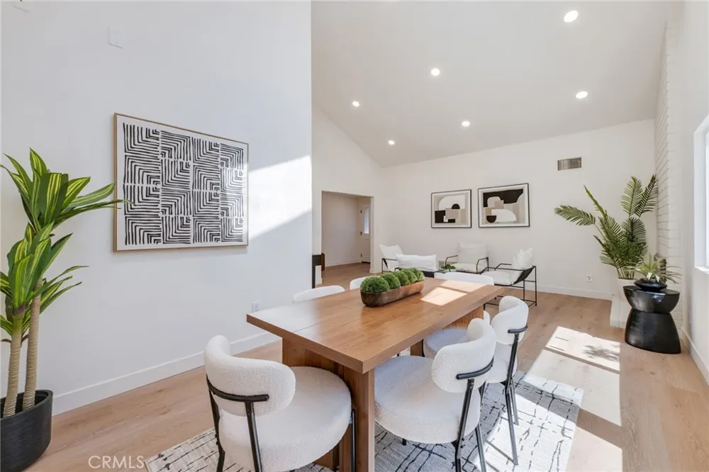 9257 La Shell Drive Tujunga, CA 91042