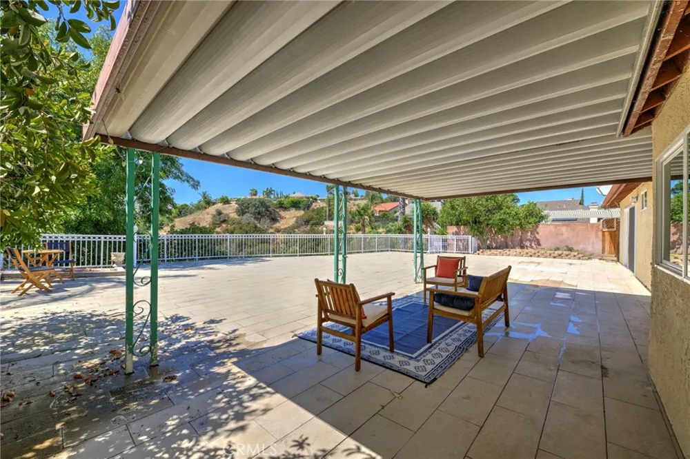 9257 La Shell Drive Tujunga, CA 91042