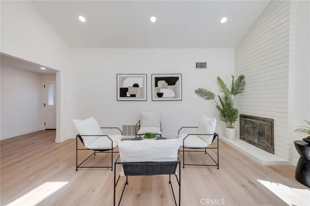 9257 La Shell Drive Tujunga, CA 91042