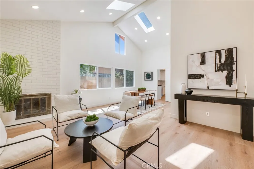 9257 La Shell Drive Tujunga, CA 91042