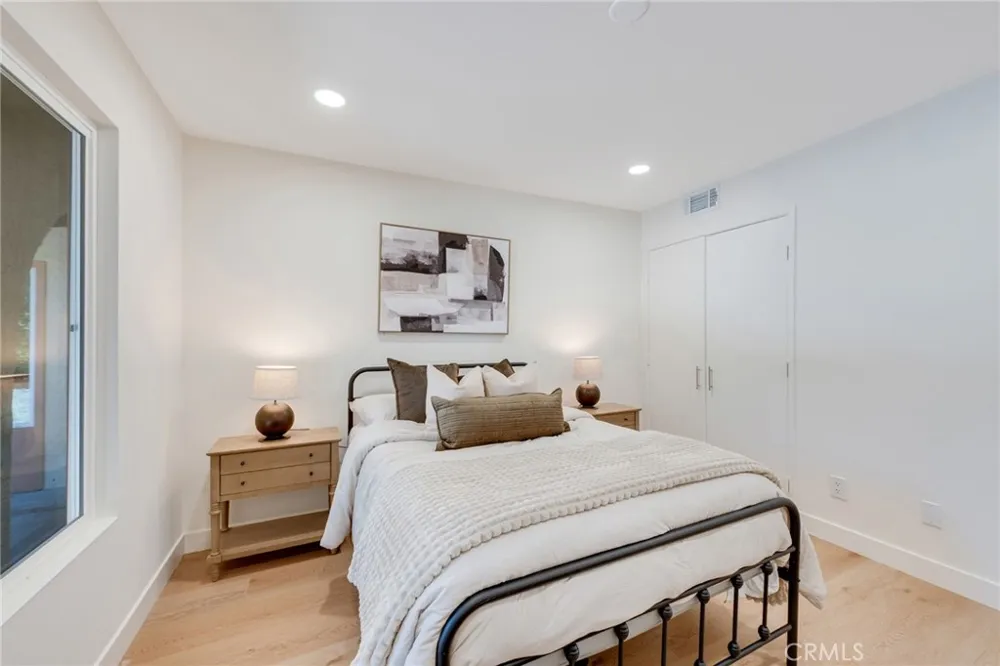 9257 La Shell Drive Tujunga, CA 91042