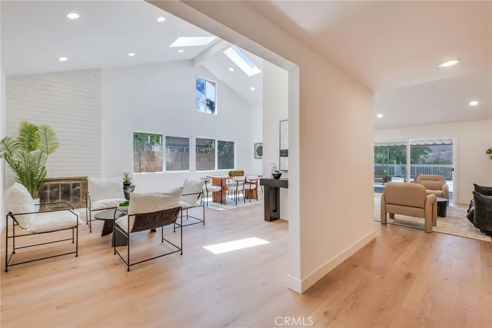 9257 La Shell Drive Tujunga, CA 91042